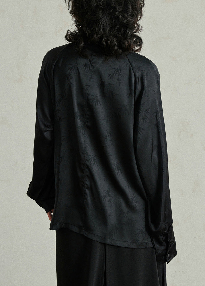 Effortlessly Elegant Top with a Timeless Design
