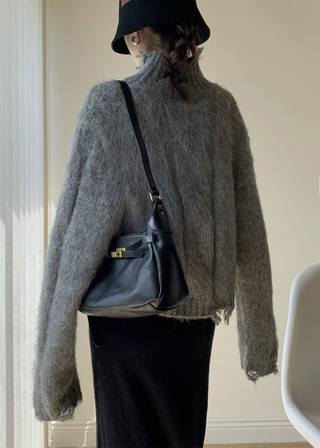 Effortlessly Elegant Sweater with a Timeless Design