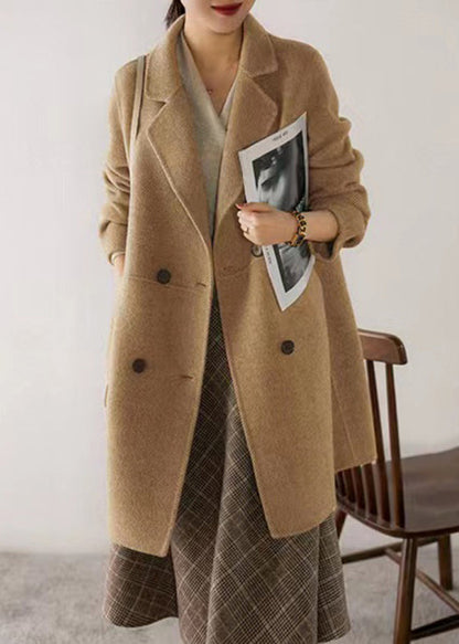 Well Tailored Coat with a Graceful Silhouette