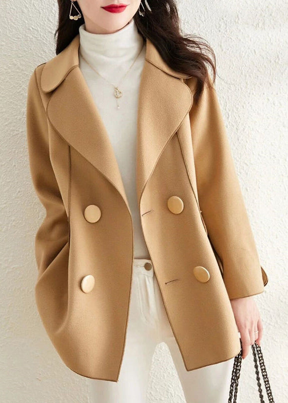 Well Tailored Coat with a Graceful Silhouette