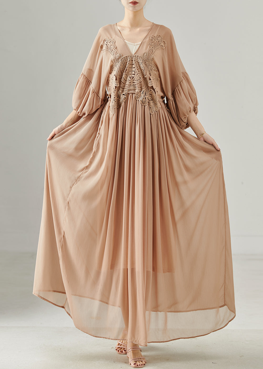Beautifully Finished Dress in a Timeless Design