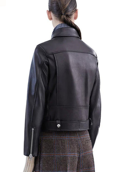 Well Tailored Jacket with a Graceful Silhouette