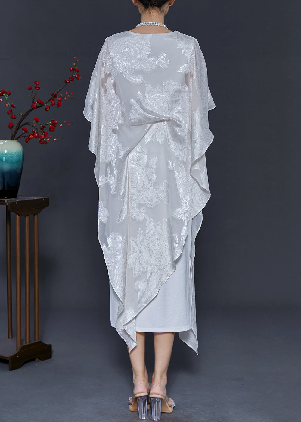 Beautifully Finished Dress in a Timeless Design