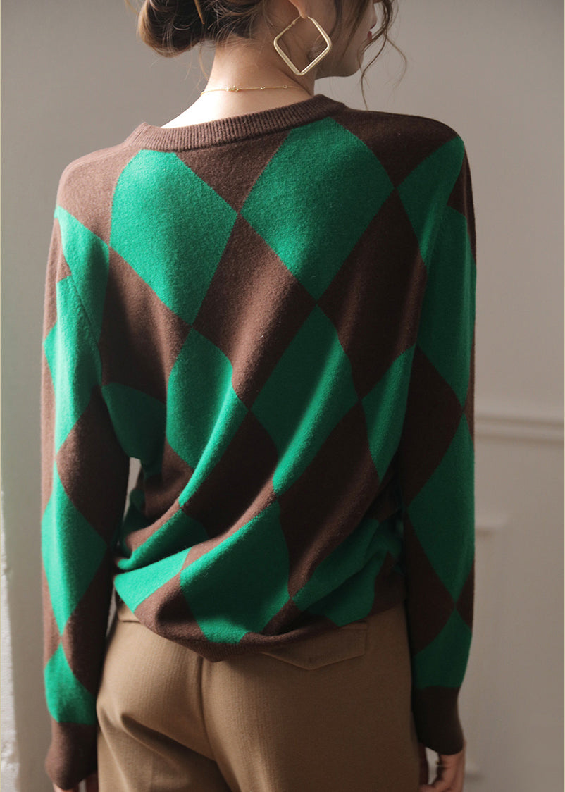 Well Tailored Sweater with a Graceful Silhouette