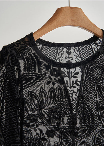 Effortlessly Elegant Blouse with a Timeless Design