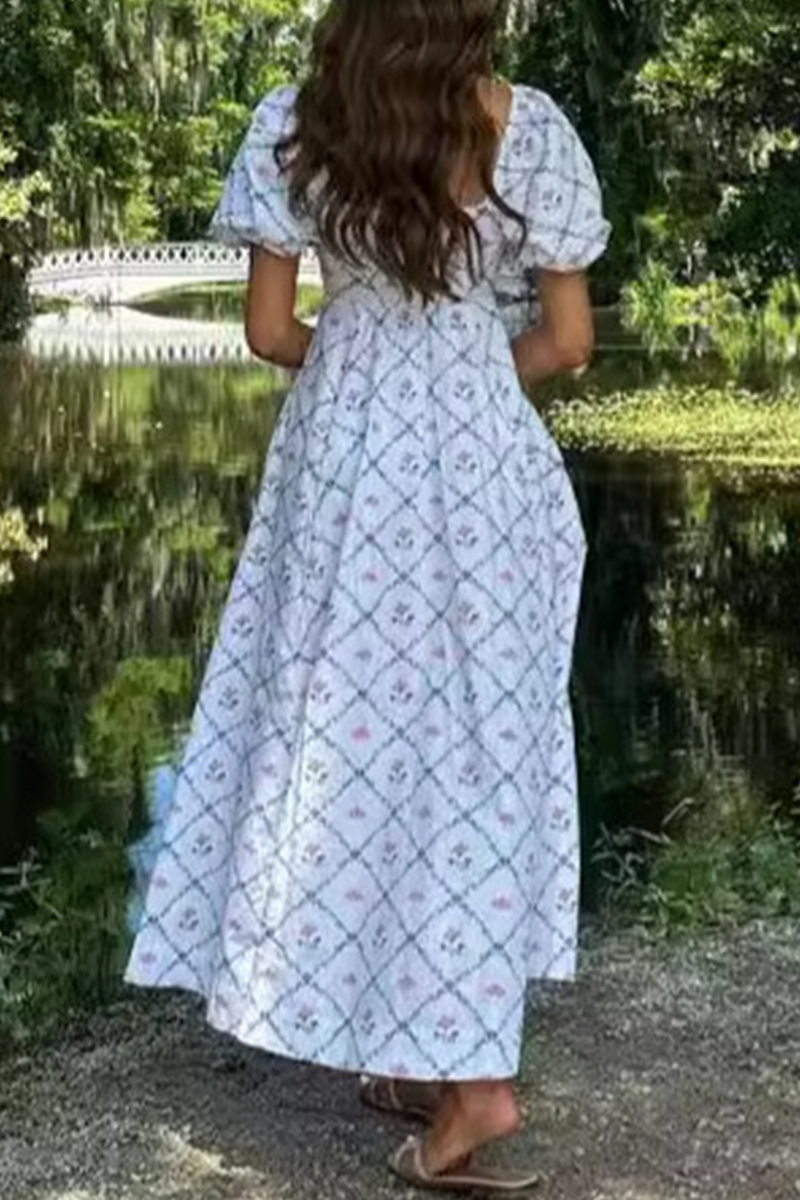 Beautifully Finished Dress in a Timeless Design