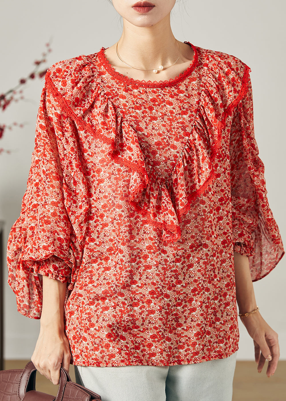 Effortlessly Elegant Blouse with a Timeless Design