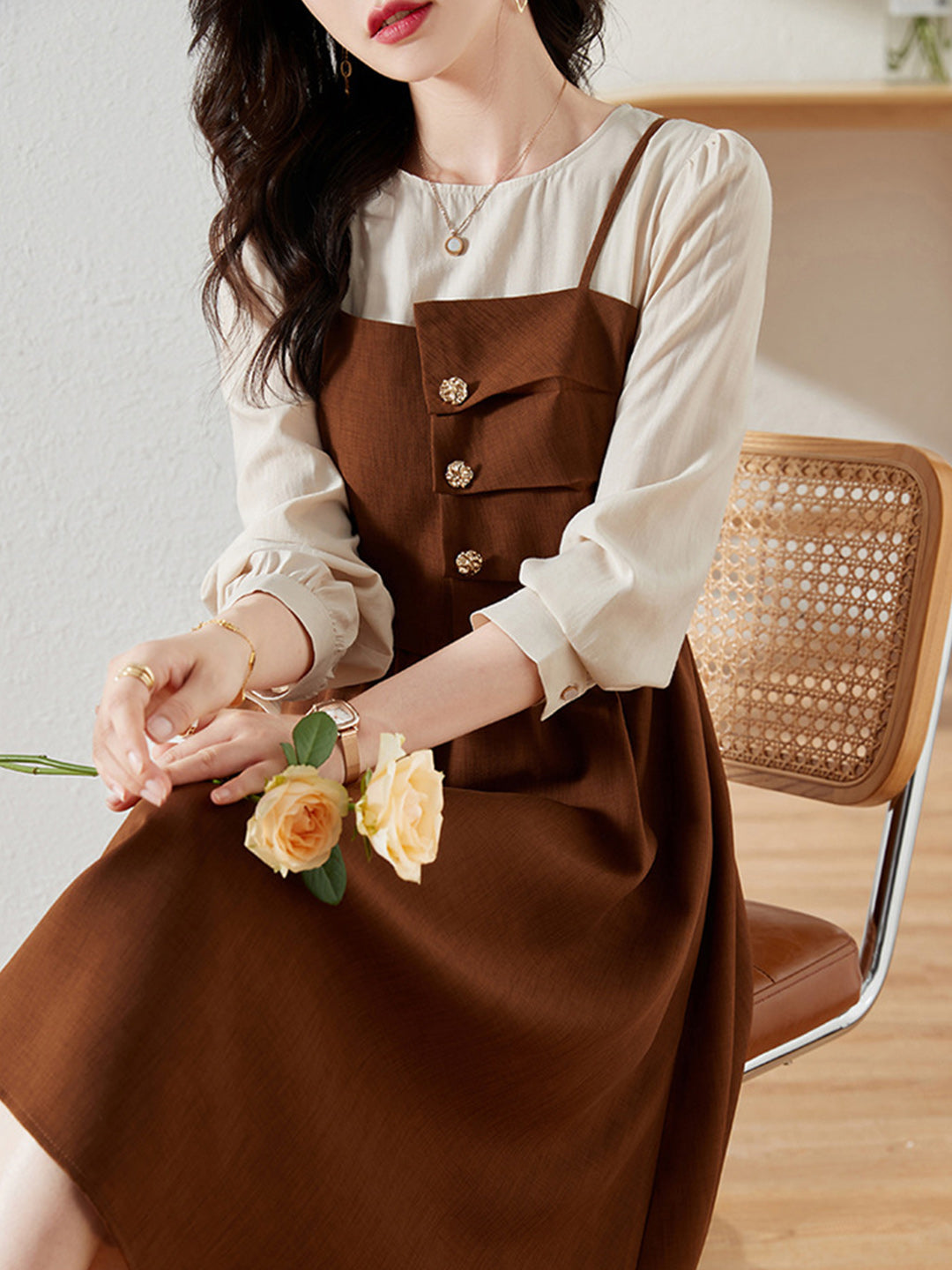 Effortlessly Elegant Dress with a Timeless Design