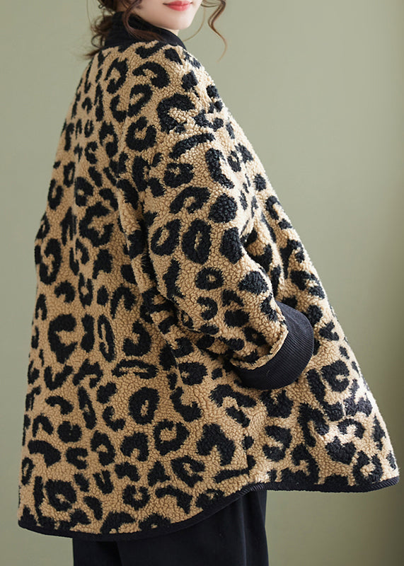 Well Tailored Coat with a Graceful Silhouette