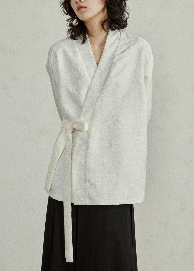 Well Tailored Top with a Graceful Silhouette