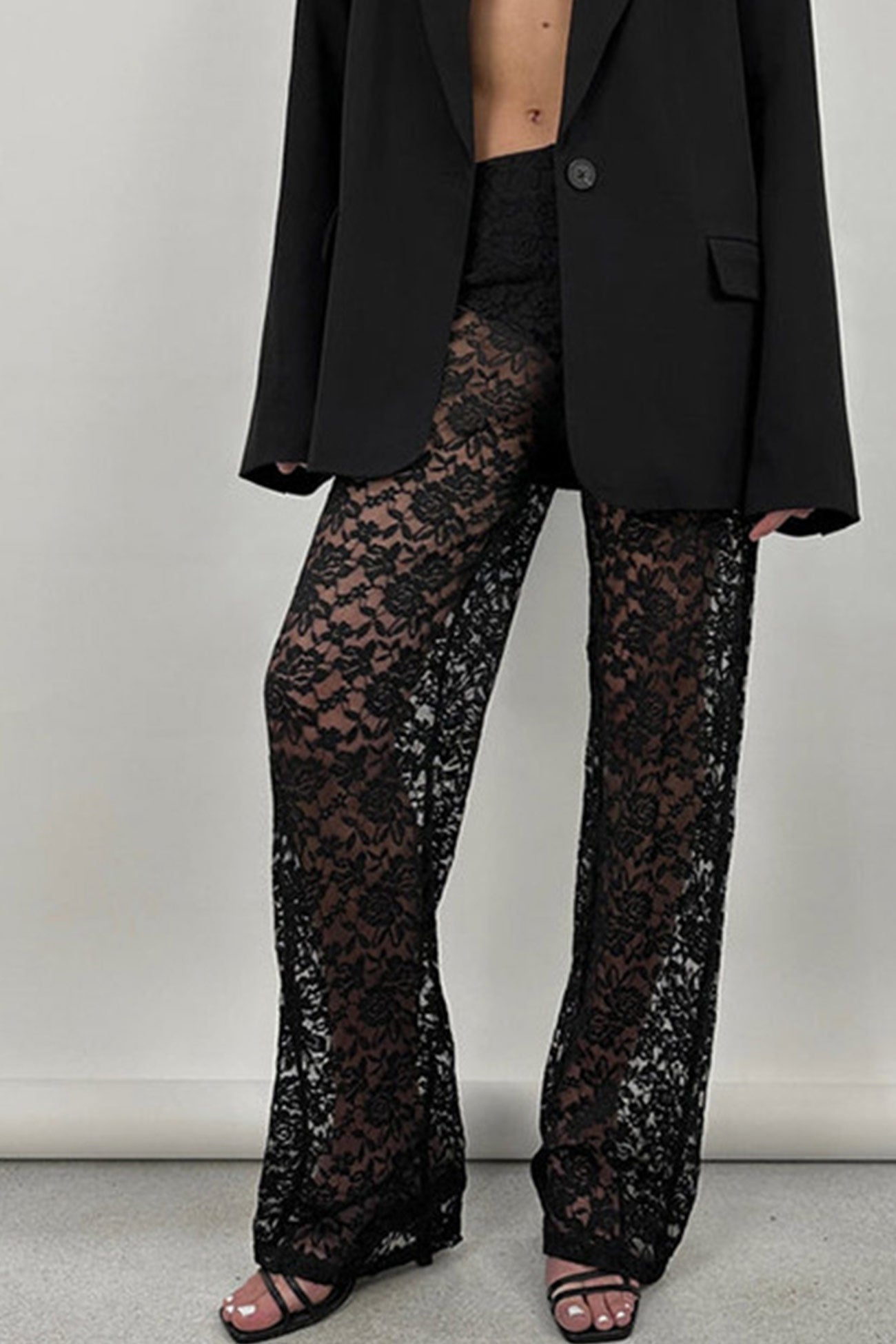 Well Tailored Pants with a Graceful Silhouette