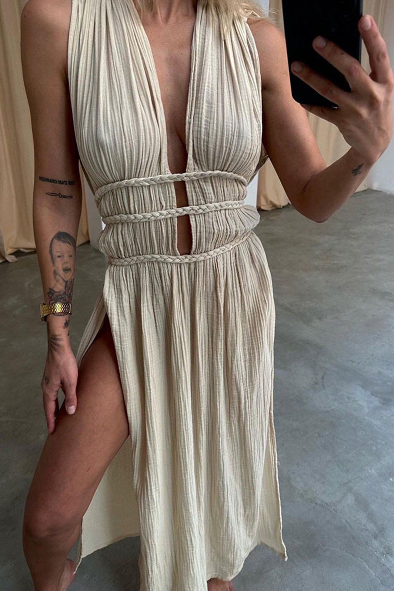 Effortlessly Elegant Dress with a Timeless Design