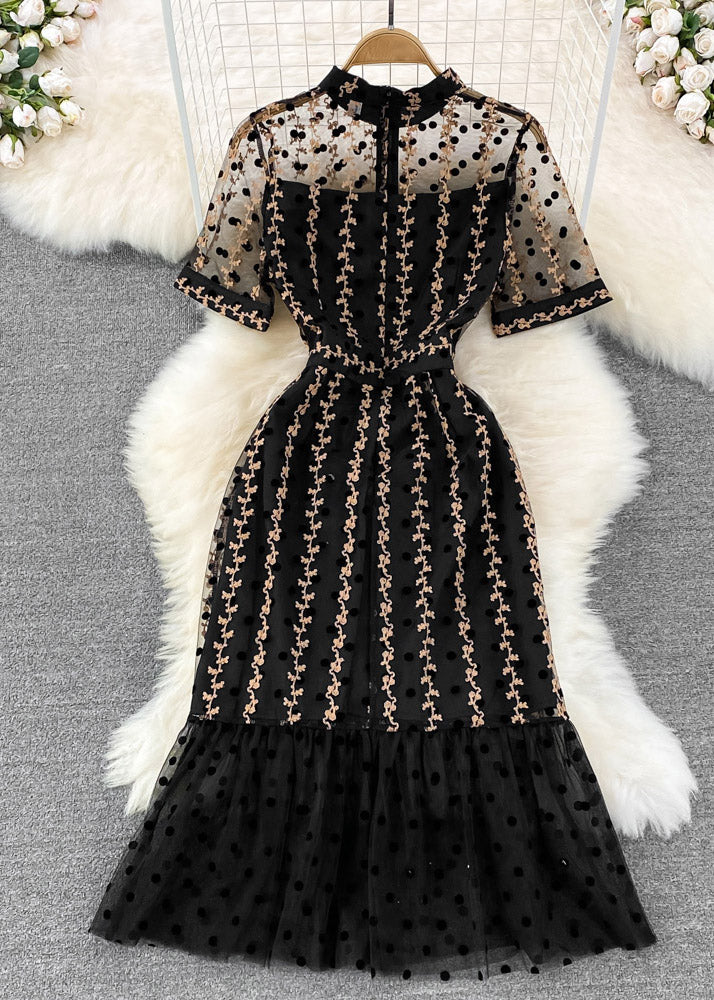 Effortlessly Elegant Dress with a Timeless Design