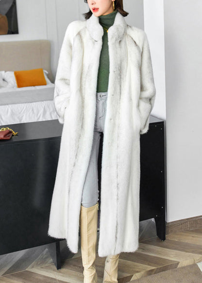 Well Tailored Coat with a Graceful Silhouette