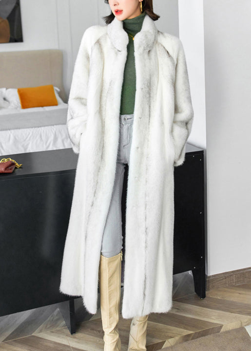 Well Tailored Coat with a Graceful Silhouette