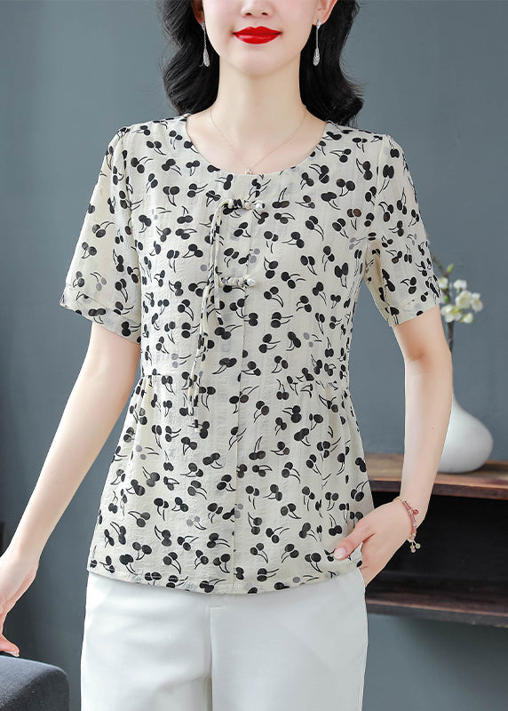 Well Tailored Blouse with a Graceful Silhouette