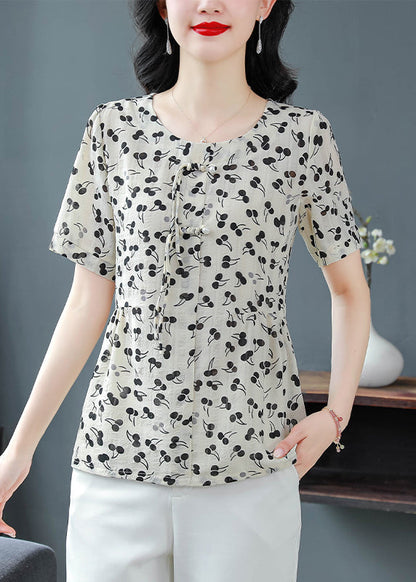 Well Tailored Blouse with a Graceful Silhouette