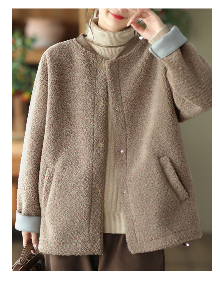 Beautifully Finished Coat in a Timeless Design