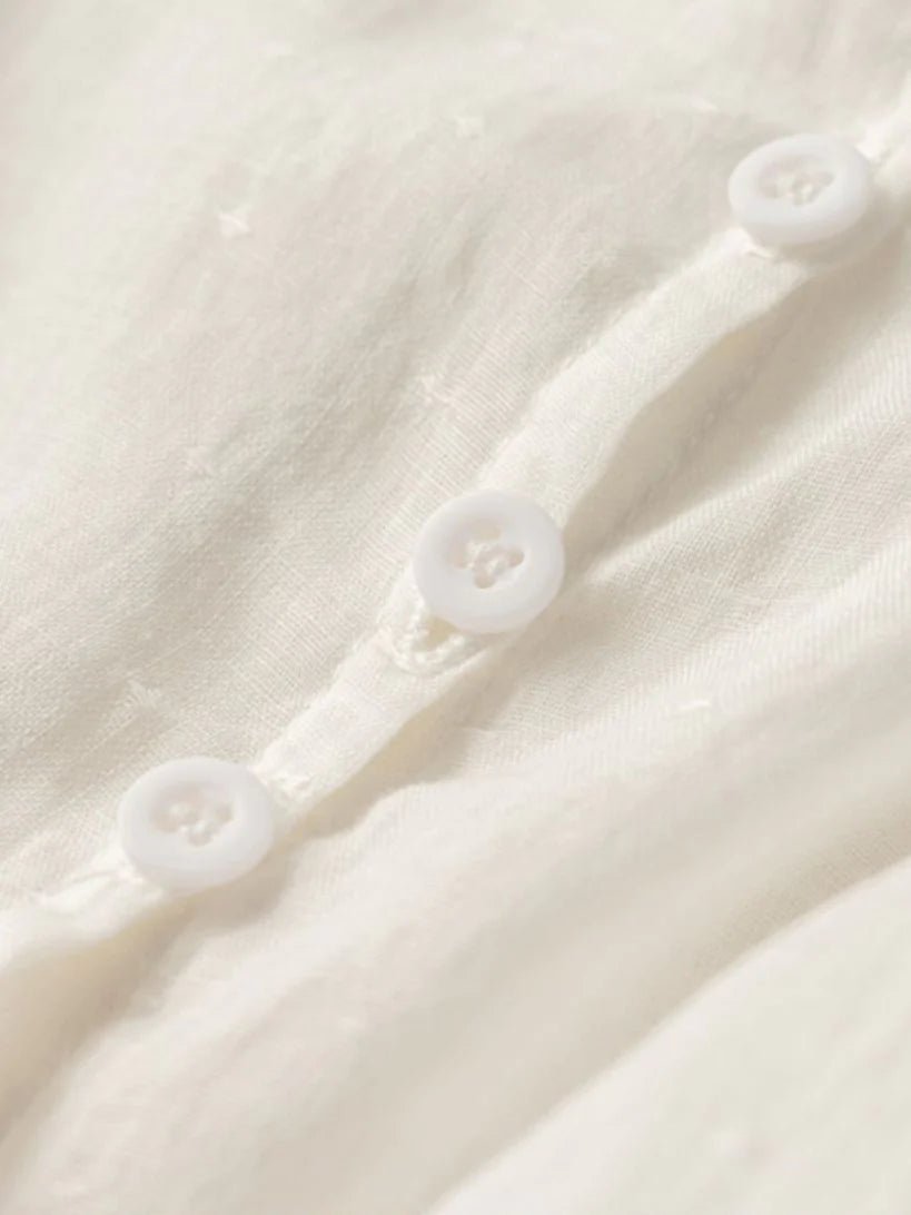 Effortlessly Elegant Shirt with a Timeless Design