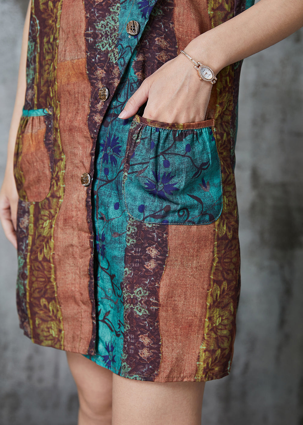 Well Tailored Dress with a Graceful Silhouette