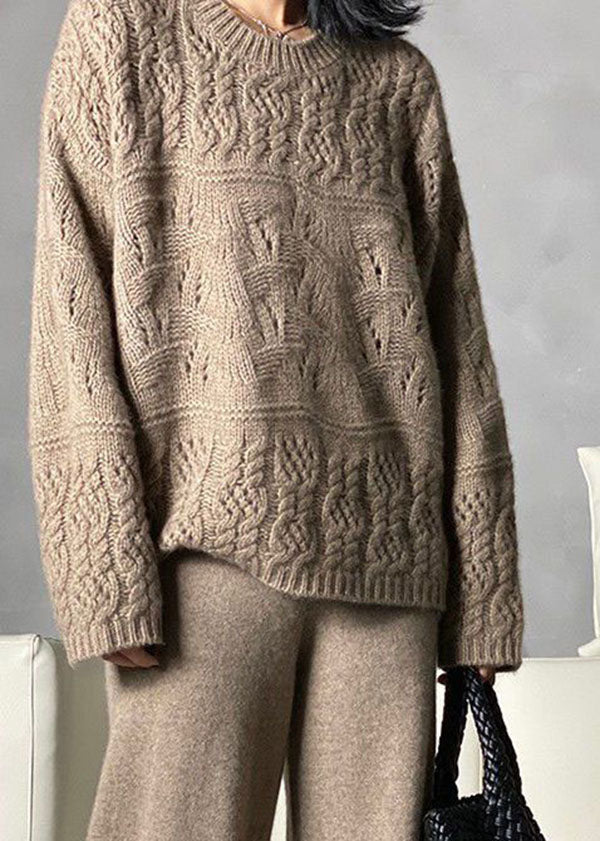Well Tailored Top with a Graceful Silhouette