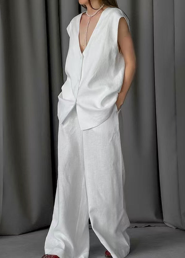 Effortlessly Elegant Pants with a Timeless Design
