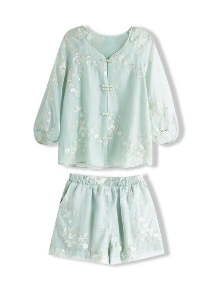 Effortlessly Elegant Top with a Timeless Design