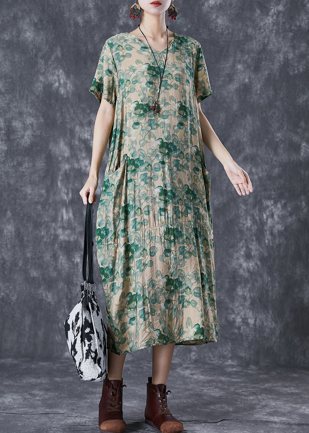 Classic Vintage Dress with a Flattering Fit
