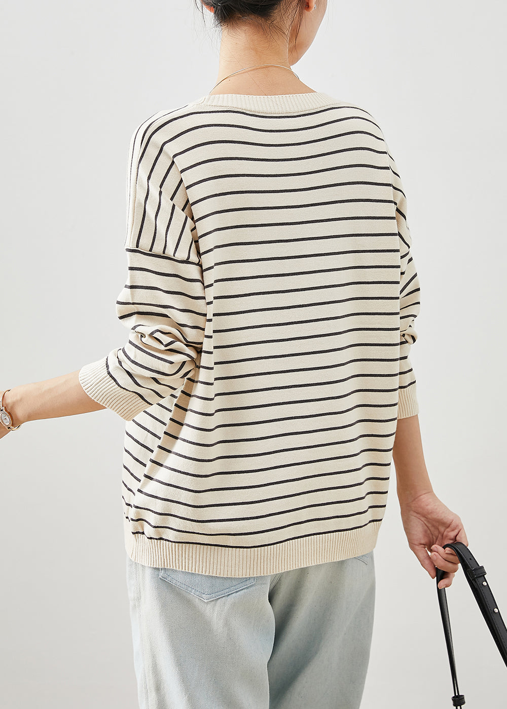 Effortlessly Elegant Sweater with a Timeless Design