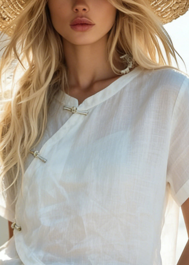 Effortlessly Elegant Top with a Timeless Design