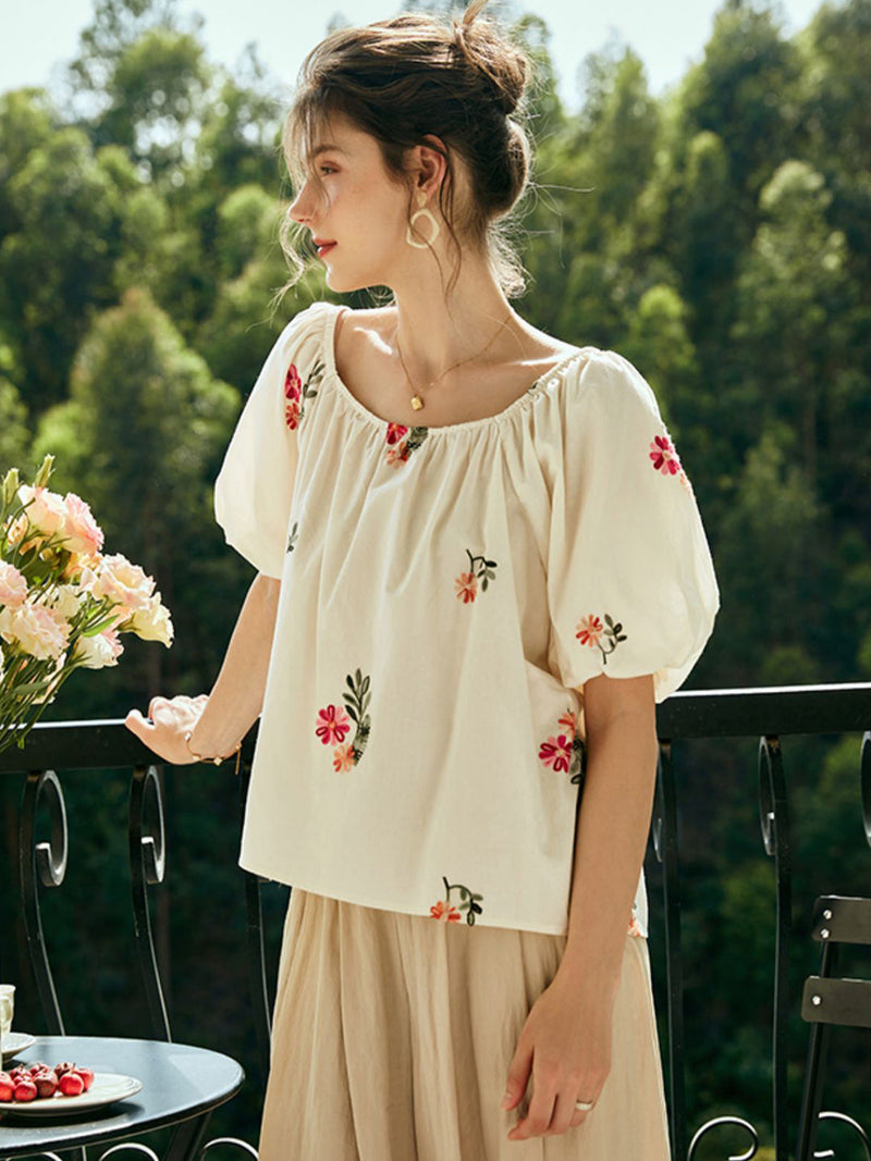 Well Tailored Top with a Graceful Silhouette