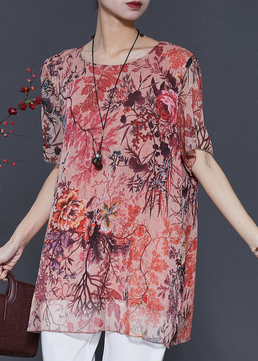 Well Tailored Top with a Graceful Silhouette