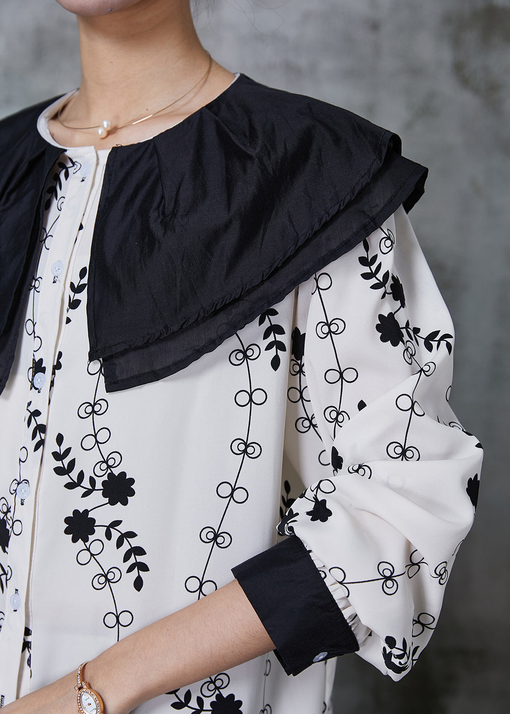 Well Tailored Shirt with a Graceful Silhouette