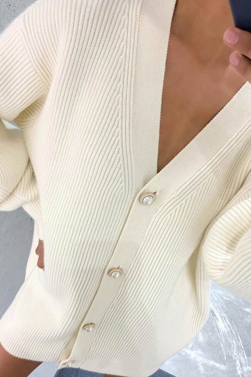 Effortlessly Elegant Cardigan with a Timeless Design