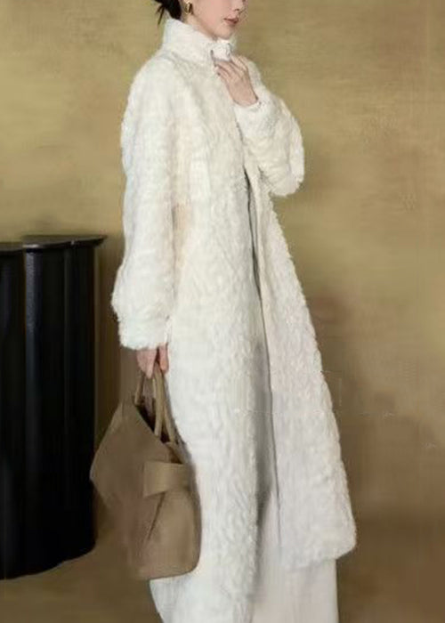 Well Tailored Coat with a Graceful Silhouette