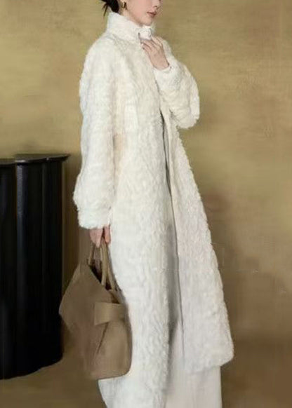 Well Tailored Coat with a Graceful Silhouette