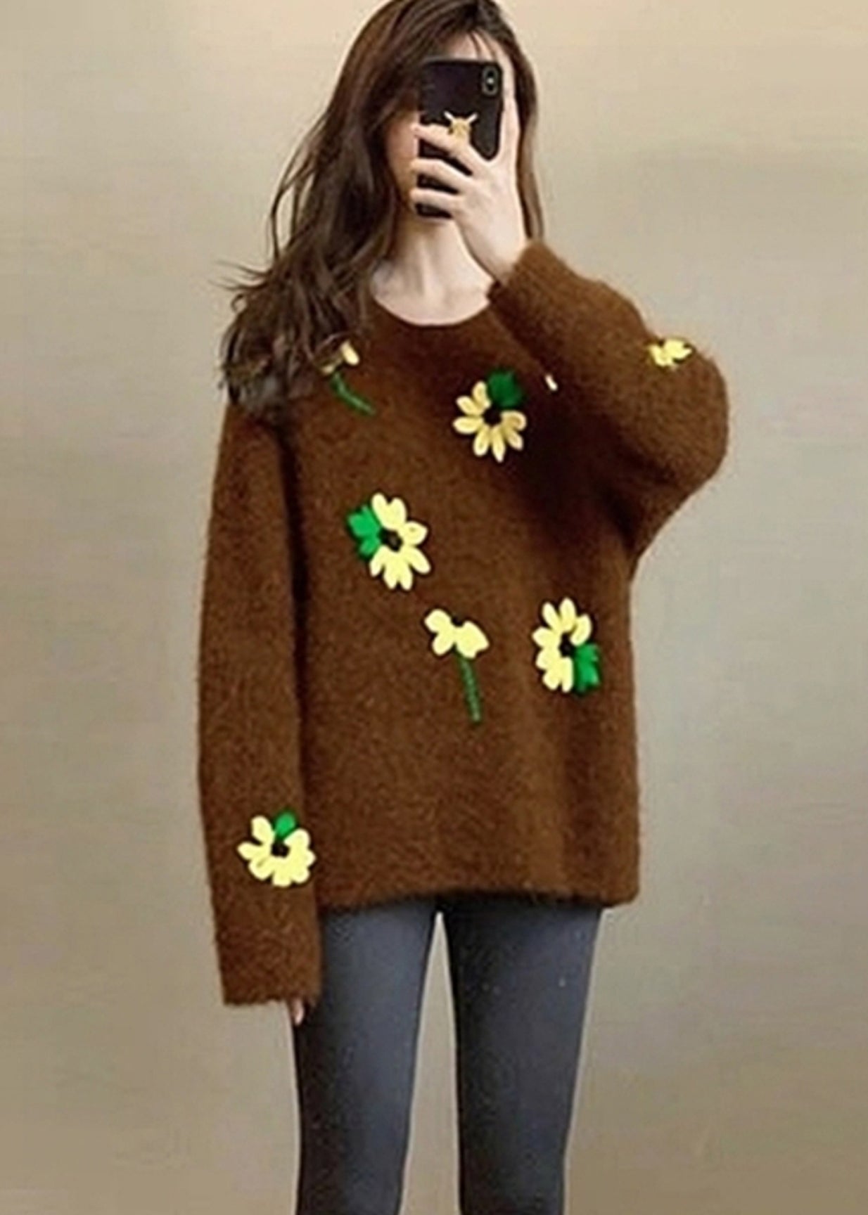 Well Tailored Sweater with a Graceful Silhouette