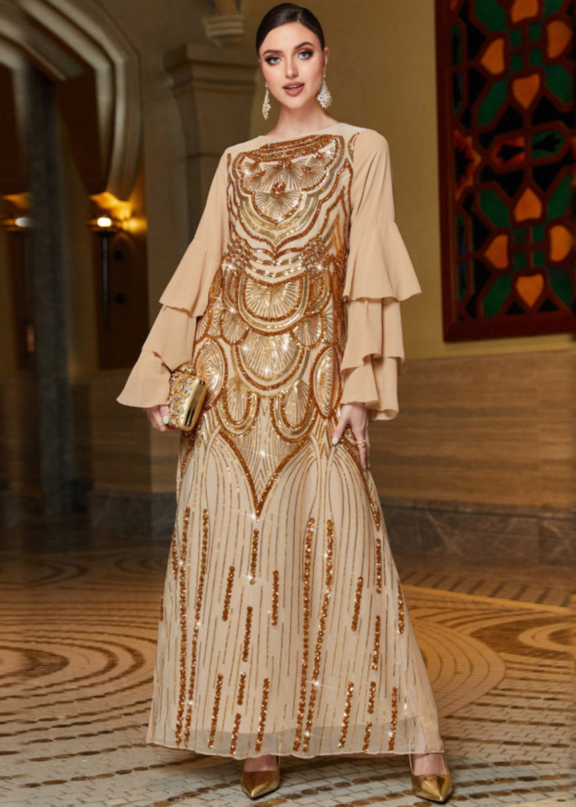 Well Tailored Dress with a Graceful Silhouette