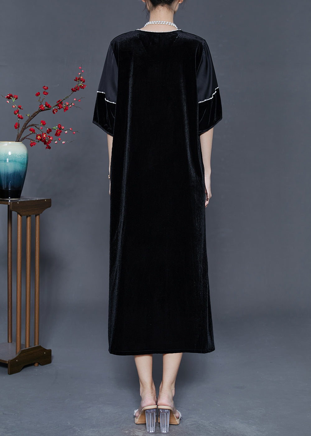 Effortlessly Elegant Dress with a Timeless Design