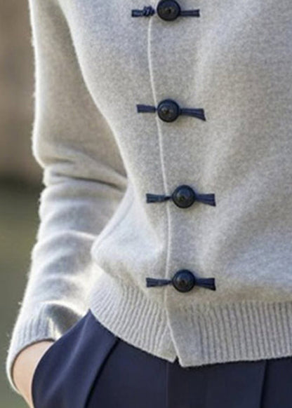 Effortlessly Elegant Sweater with a Timeless Design