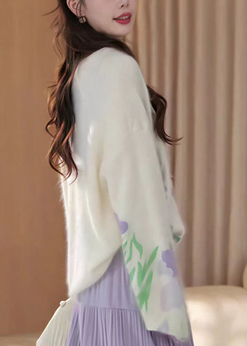 Classic Vintage Sweater with a Flattering Fit