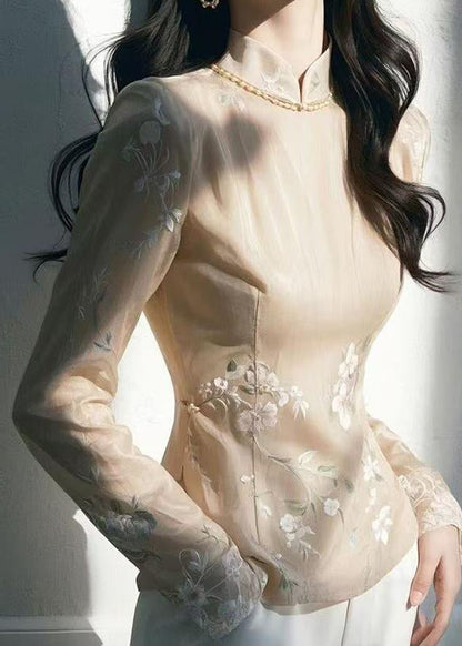 Well Tailored Top with a Graceful Silhouette