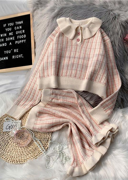 Classic Vintage Sweater with a Flattering Fit