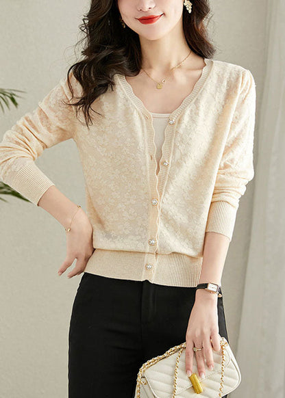 Well Tailored Cardigan with a Graceful Silhouette