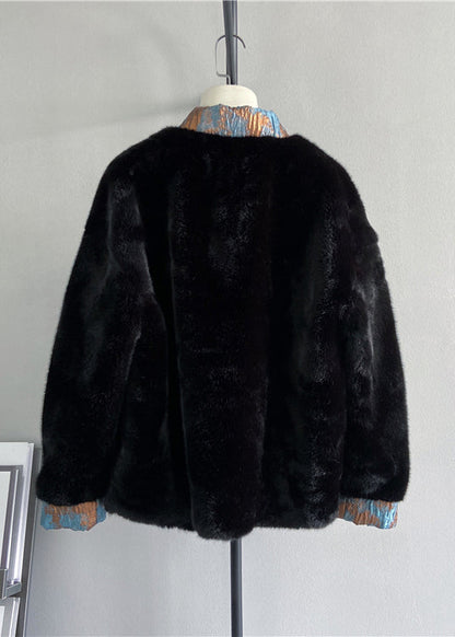 Effortlessly Elegant Coat with a Timeless Design