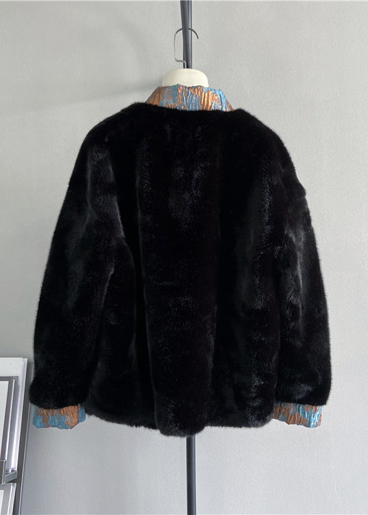 Effortlessly Elegant Coat with a Timeless Design