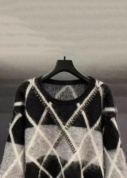 Classic Vintage Sweater with a Flattering Fit