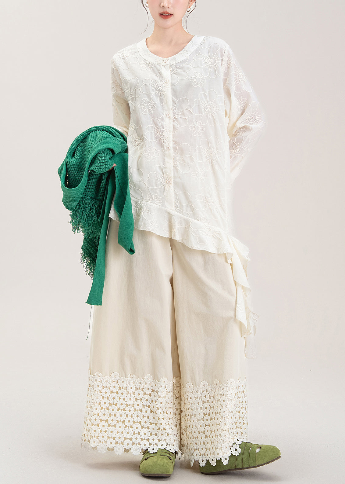 Well Tailored Pants with a Graceful Silhouette