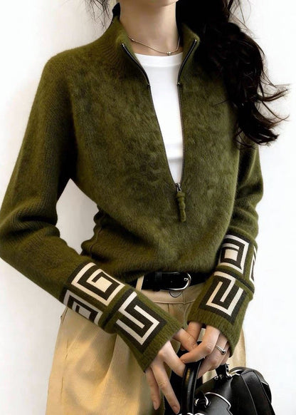 Classic Vintage Sweater with a Flattering Fit
