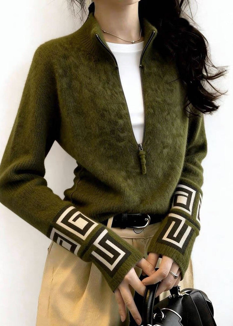 Classic Vintage Sweater with a Flattering Fit